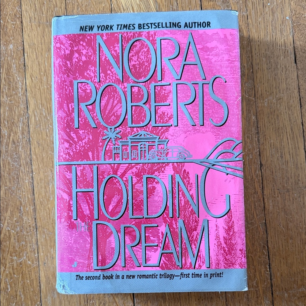 Nora Roberts - Holding the Dream hardcover